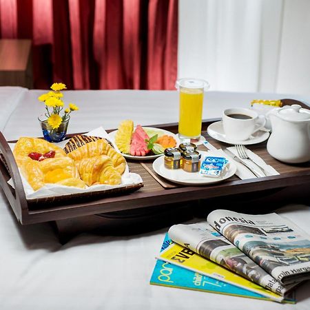 Blue Sky Hotel Petamburan Jakarta Luaran gambar