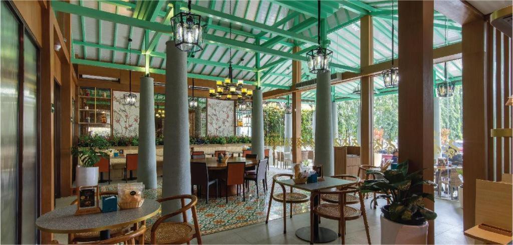 Blue Sky Hotel Petamburan Jakarta Luaran gambar