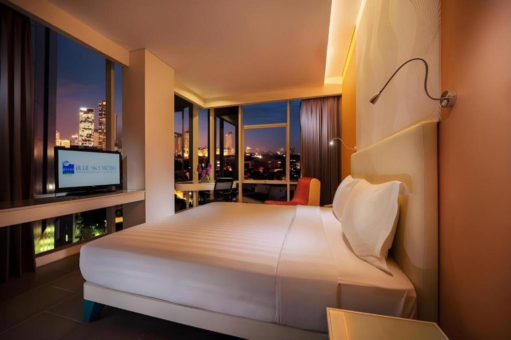 Blue Sky Hotel Petamburan Jakarta Luaran gambar