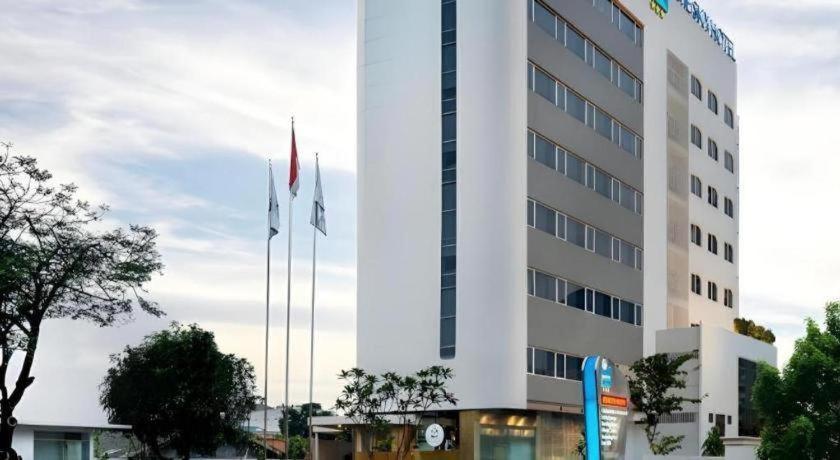 Blue Sky Hotel Petamburan Jakarta Luaran gambar